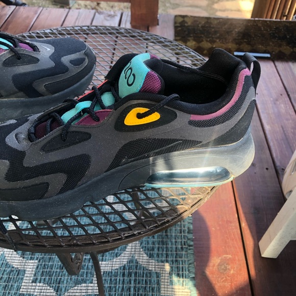 Gently used Nike Air Max 200 - Picture 4 of 5
